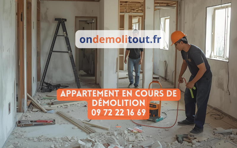 Chantier de démolition intérieure dans un appartement parisien